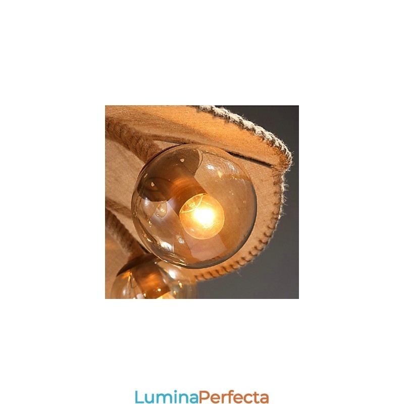 Candelabru din metal cu pictură de țară