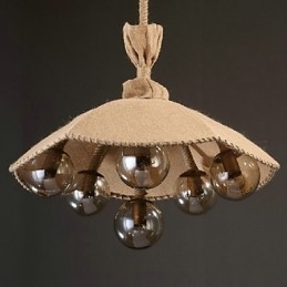 Candelabru din metal cu pictură de țară