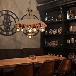 Candelabru din metal cu pictură de țară