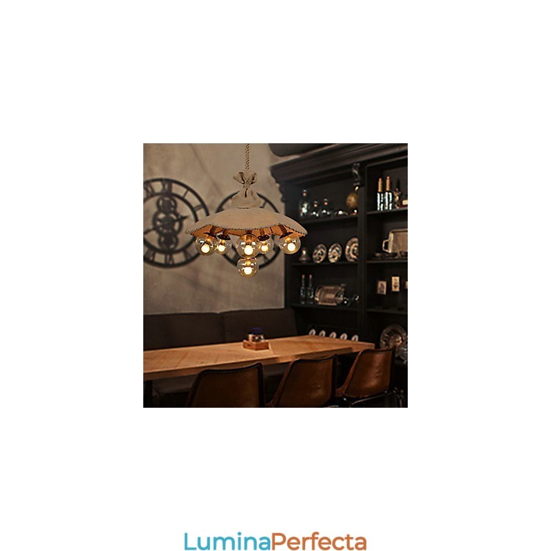 Candelabru din metal cu pictură de țară