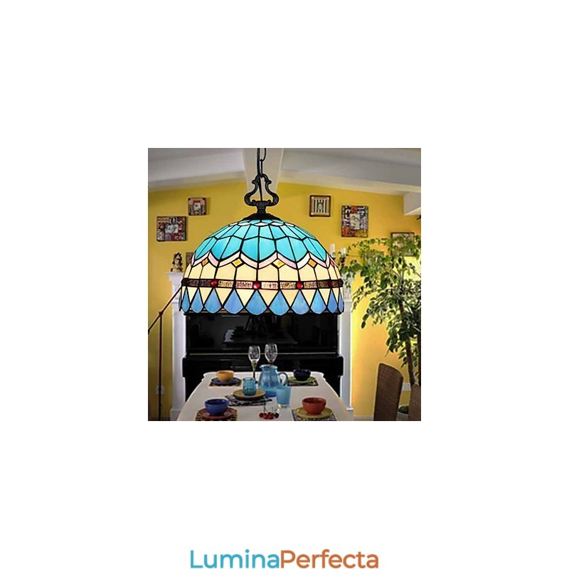 Candelabru cu vitraliu din artele creative rurale europene care restaurează străvechile moduri