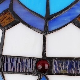 Candelabru cu vitraliu din artele creative rurale europene care restaurează străvechile moduri