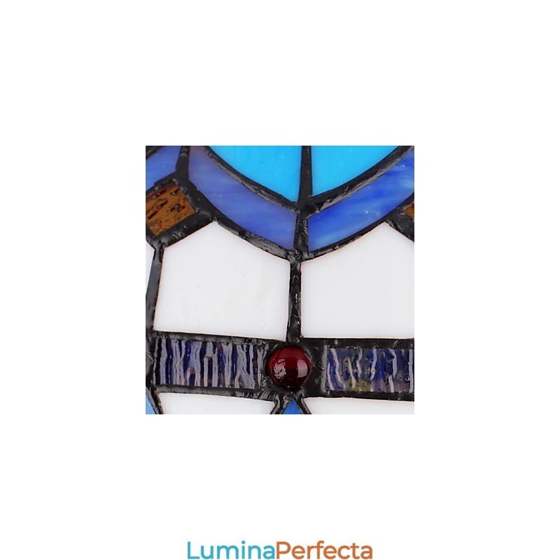 Candelabru cu vitraliu din artele creative rurale europene care restaurează străvechile moduri
