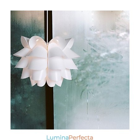 Contemporan și contractat The Nordic Idea White Lotus Droplight Lamp Contemporan și contractat The Nordic Idea White Lotus Droplight Lamp