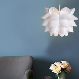 Contemporan și contractat The Nordic Idea White Lotus Droplight Lamp