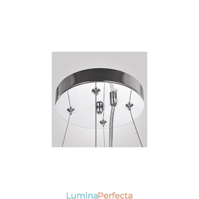 Candelabru tradițional din metal cromat din cristal