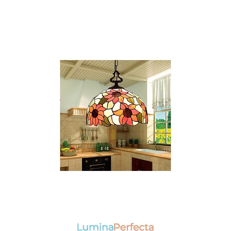 Candelabru cu vitraliu din artele creative rurale europene care restaurează străvechile moduri