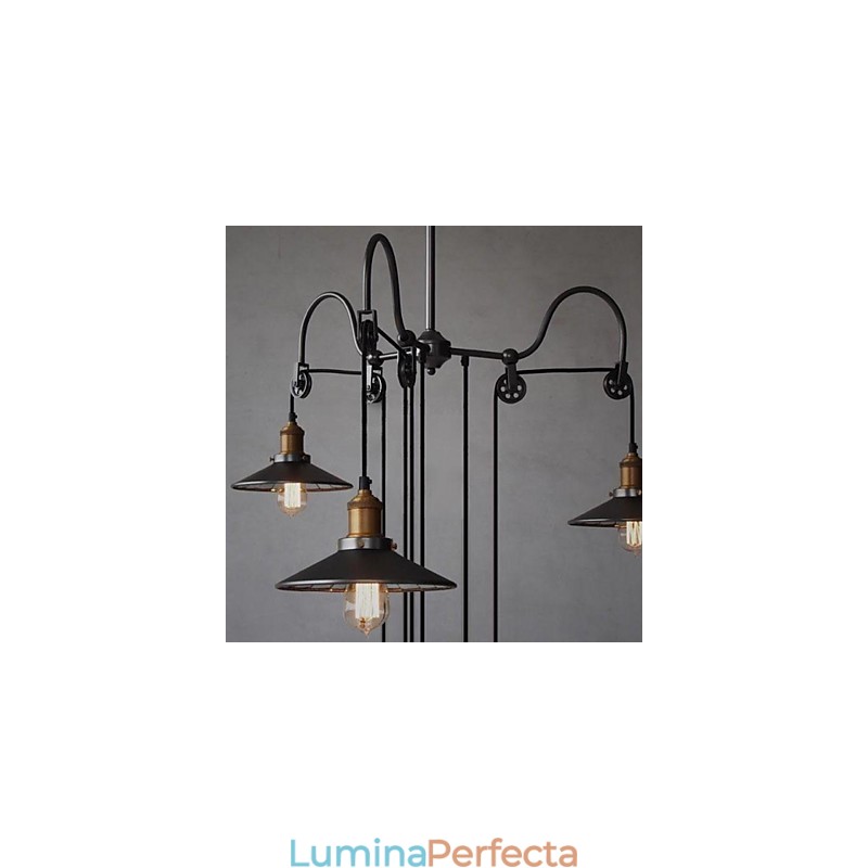 Candelabru din metal cu pictură în stil rustic vintage