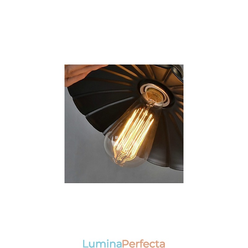 Umbrelă neagră unică de epocă, din fier forjat