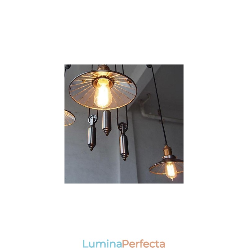 Candelabru din metal cu pictură în stil rustic vintage