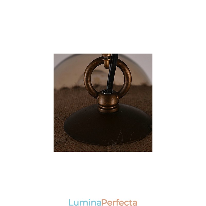 Candelabru din metal cu pictură de țară