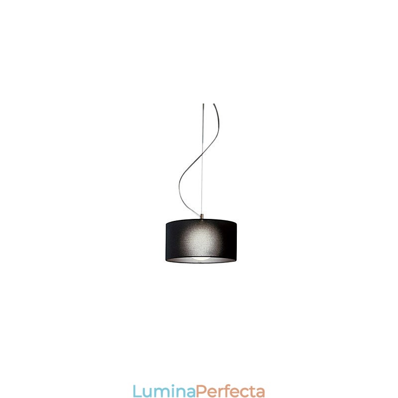 Lampă suspendată cu umbră neagră