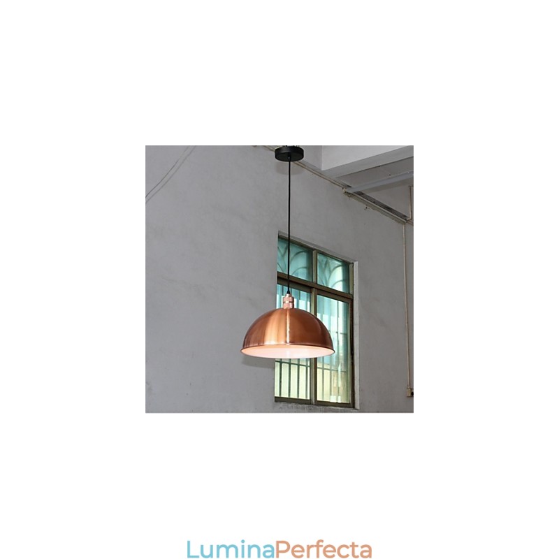 Un candelabru retro unic din fier