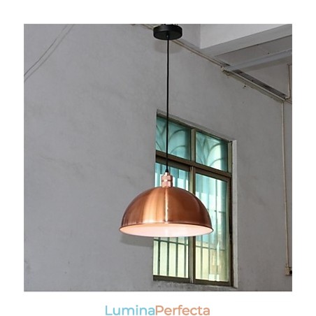Un candelabru retro unic din fier Un candelabru retro unic din fier