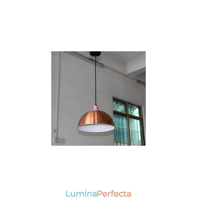 Un candelabru retro unic din fier