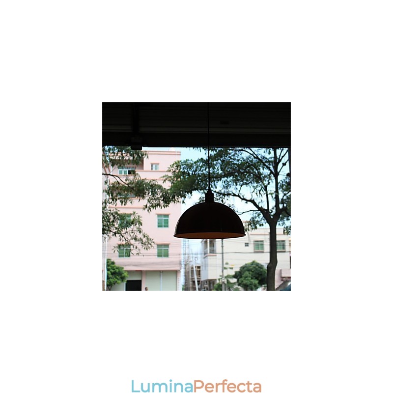 Un candelabru retro unic din fier