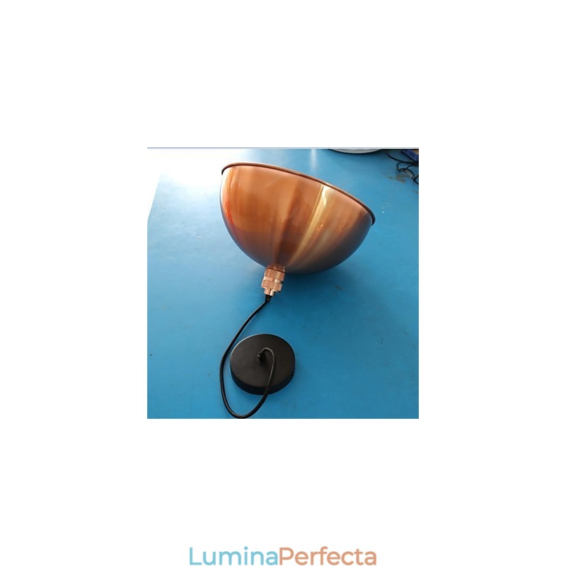 Un candelabru retro unic din fier