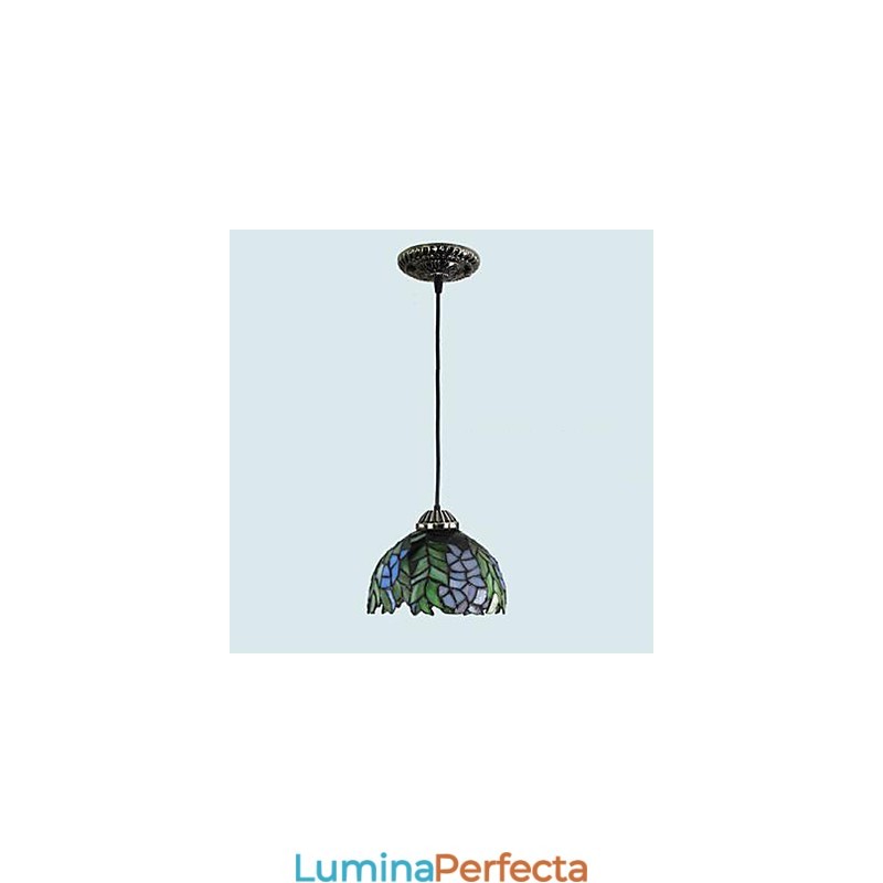 Candelabru cu vitraliu din artele creative rurale europene care restaurează căile antice