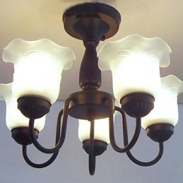 Candelabru din metal cu pictură clasică tradițională