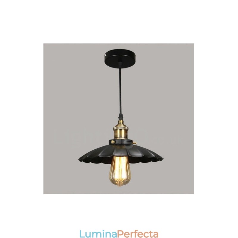 Lampă suspendată vintage din metal negru