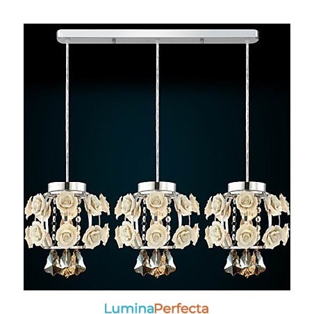 Candelabru cu flori și cristal Candelabru cu flori și cristal