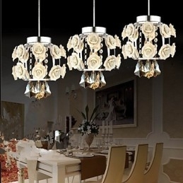 Candelabru cu flori și cristal