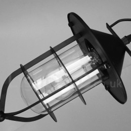 Lampă de metal vintage cu abajur din sticlă