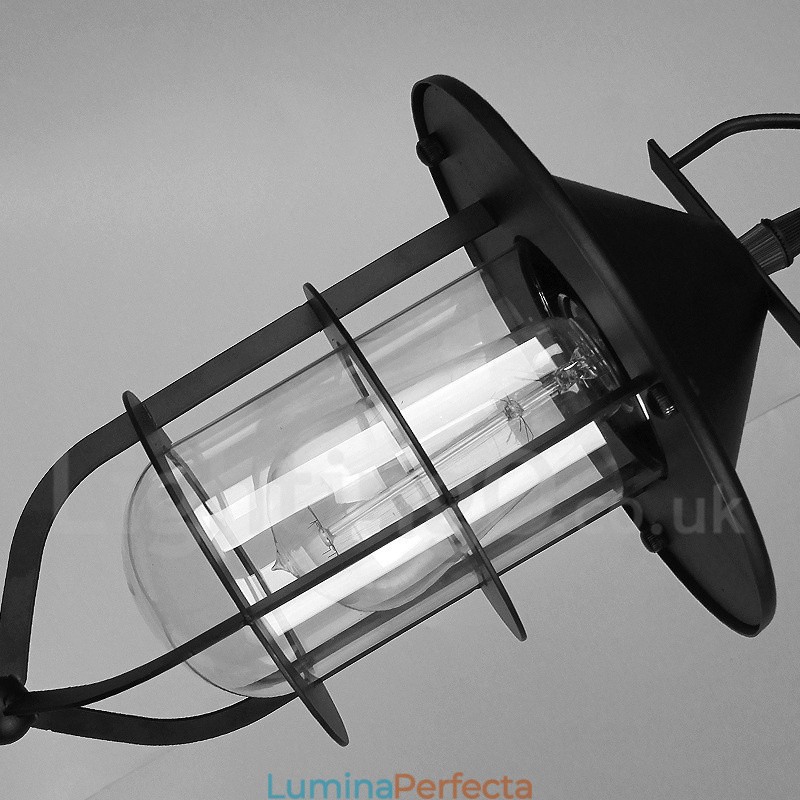Lampă de metal vintage cu abajur din sticlă