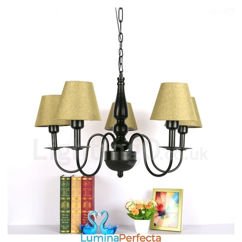 Candelabru metalic integrat în stil mediteranean