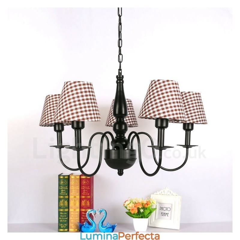 Candelabru metalic integrat în stil mediteranean