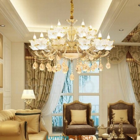 Candelabru din metal tradițional clasic integrat cu 15 lumini Candelabru din metal tradițional clasic integrat cu 15 lumini