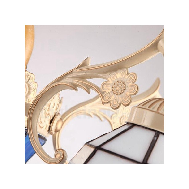 Candelabru metalic integrat în stil mediteranean cu 5 lumini cu abajur din sticlă