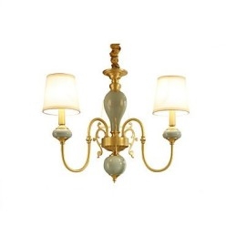 Caracteristică tradițională clasică din alamă, pentru candelabru din metal cu 3 becuri în stil mini