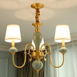 Caracteristică tradițională clasică din alamă, pentru candelabru din metal cu 3 becuri în stil mini