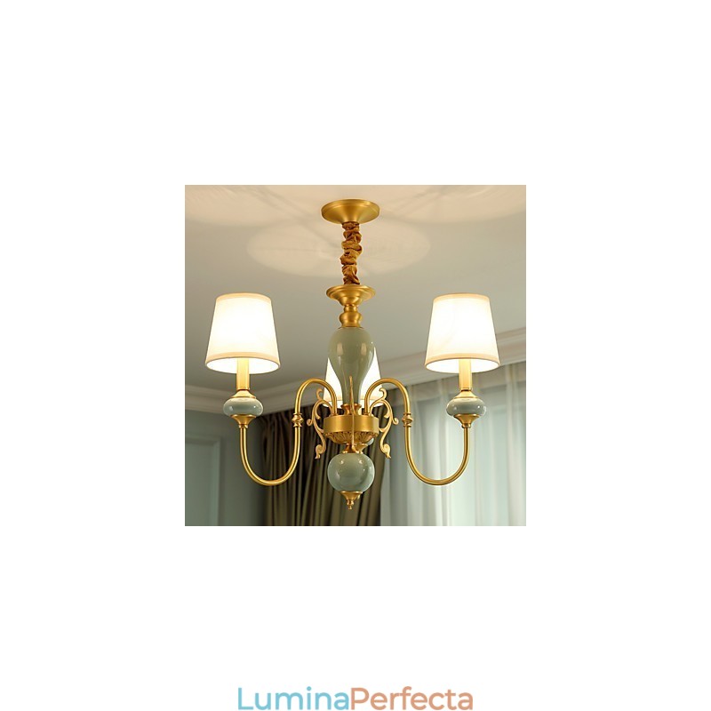 Caracteristică tradițională clasică din alamă, pentru candelabru din metal cu 3 becuri în stil mini