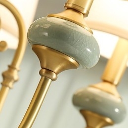 Caracteristică tradițională clasică din alamă, pentru candelabru din metal cu 3 becuri în stil mini