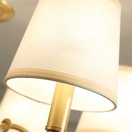 Caracteristică tradițională clasică din alamă, pentru candelabru din metal cu 3 becuri în stil mini