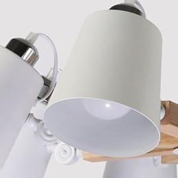 Caracteristică de pictură vintage pentru candelabru metalic