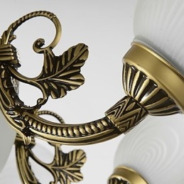 Caracteristica de pictură clasică tradițională pentru candelabru din metal în stil mini