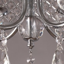 Candelabru tradițional din metal cromat din cristal