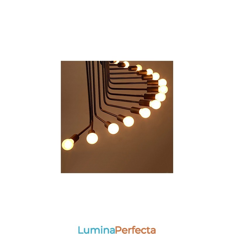 Candelabru din metal cu pictură de țară