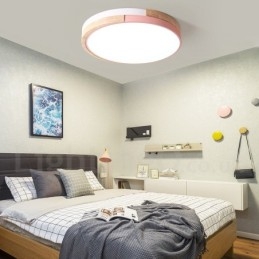 Plafoniera rotundă din lemn, în mai multe culori, reglabilă, cu abajur din acril. Plafoniera în stil nordic
