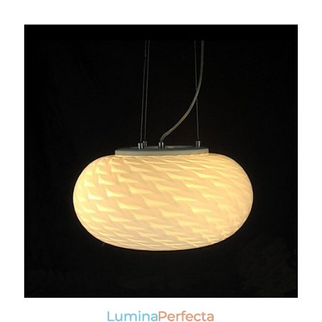 Candelabru modern minimalist sculptat alb lapte Candelabru modern minimalist sculptat alb lapte