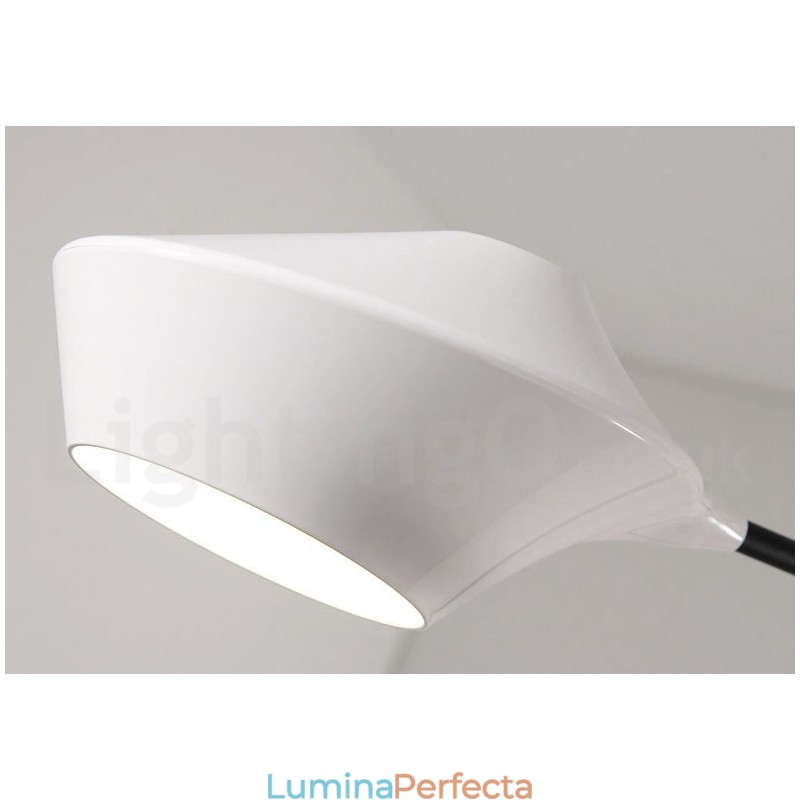 Candelabru din țeavă modern și contemporan cu nuanțe acrilice alb-negru