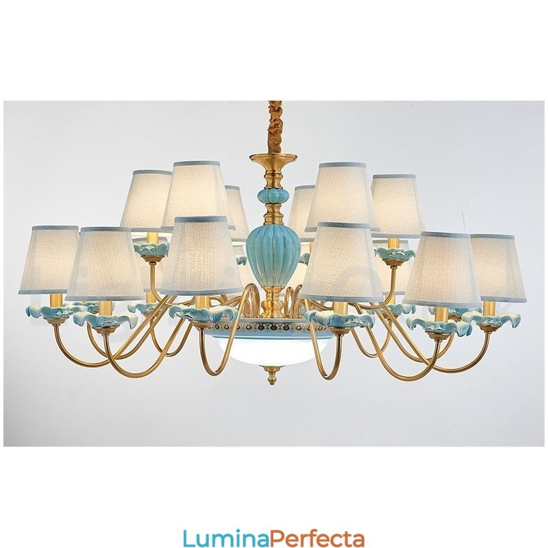 Candelabru cu pandantiv din alamă, retro, vintage, din ceramică, cu nuanțe de țesătură albastră
