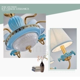Candelabru cu pandantiv din alamă, retro, vintage, din ceramică, cu nuanțe de țesătură albastră