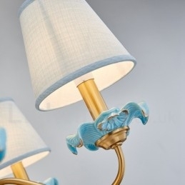 Candelabru cu pandantiv din alamă, retro, vintage, din ceramică, cu nuanțe de țesătură albastră