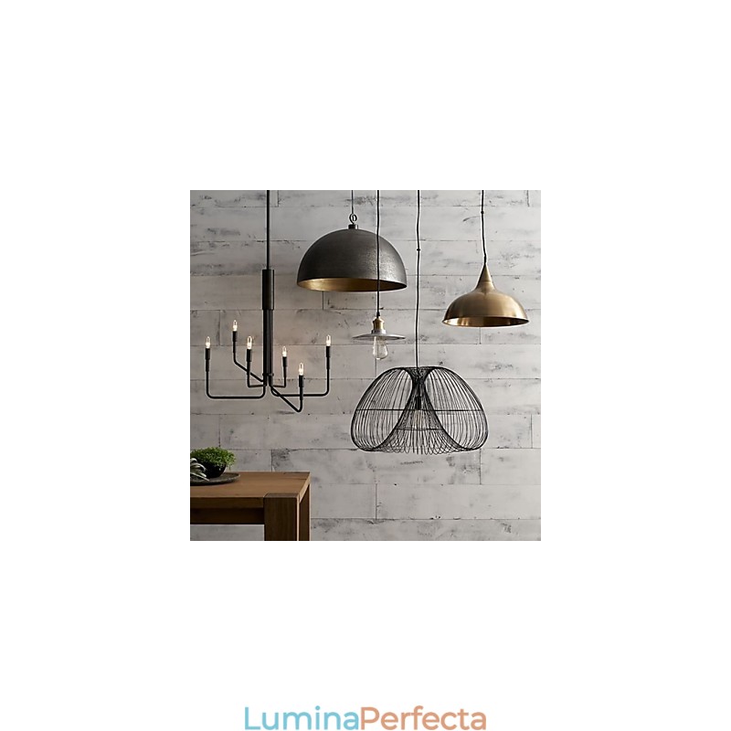 Candelabru din metal cu pictură de țară