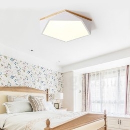 Plafoniera din lemn, cu abajur din acril, în stil nordic