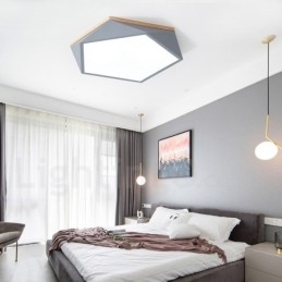 Plafoniera din lemn, cu abajur din acril, în stil nordic